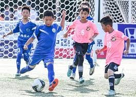 到哪也没俱乐部挣得多！就算让杜峰当广东蓝协主席！或国家队教练能给他开300一500万人民币！可能吗？杜峰当国家队主教练兼广东主教练的。国家队教练的钱够买烟抽吧！都是小零头。＂